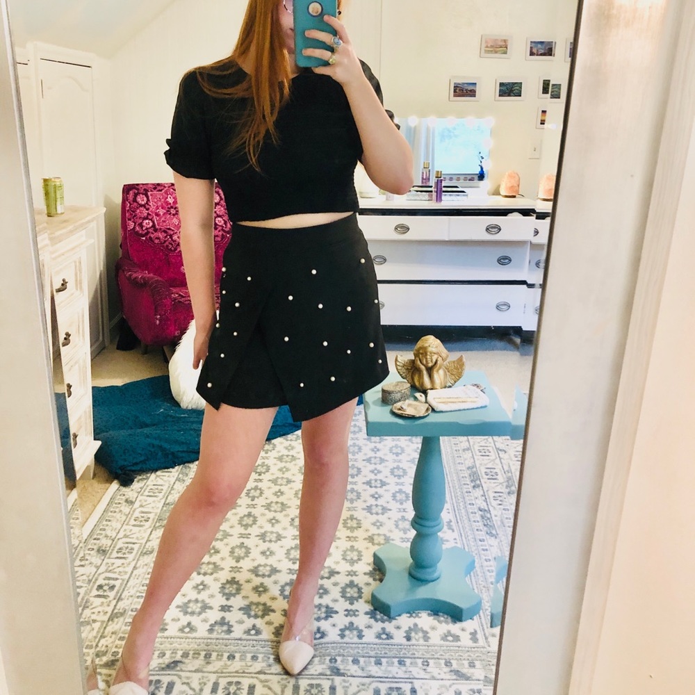 Boutique pearl studded mini skirt
